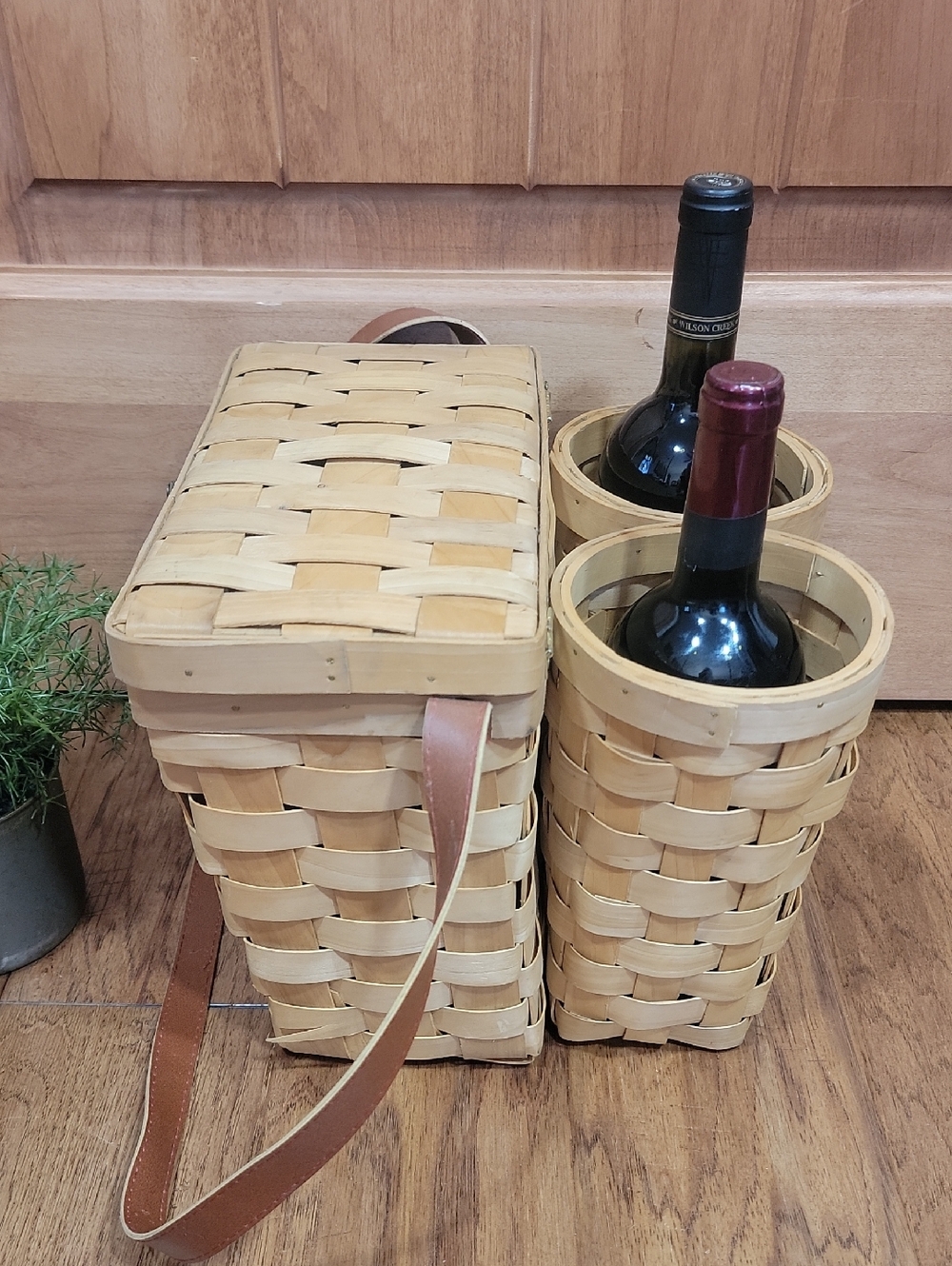 Split Cedar Picnic & Wine Basket - Picture 4 of 13